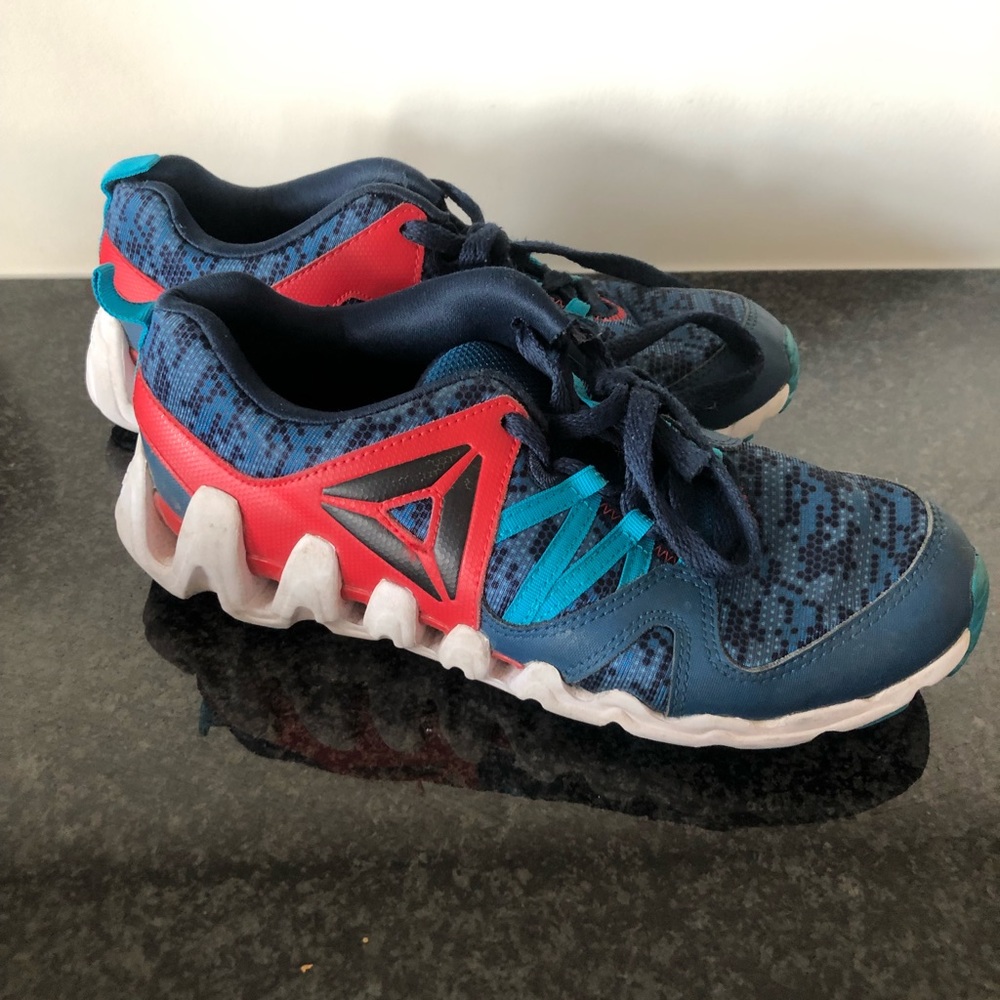 Reebok youth runners sz 4 youth EUC
